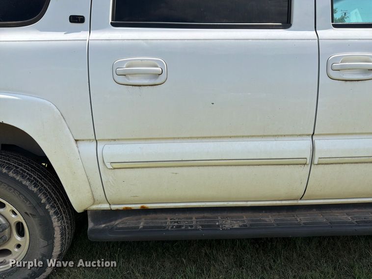 image for item EW4783 2004 Chevrolet Suburban SUV