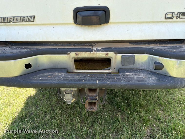 image for item EW4783 2004 Chevrolet Suburban SUV