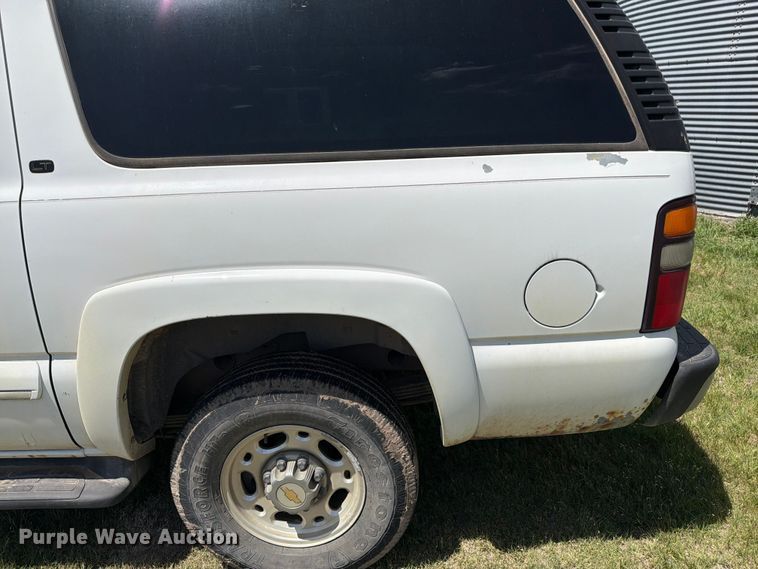 image for item EW4783 2004 Chevrolet Suburban SUV