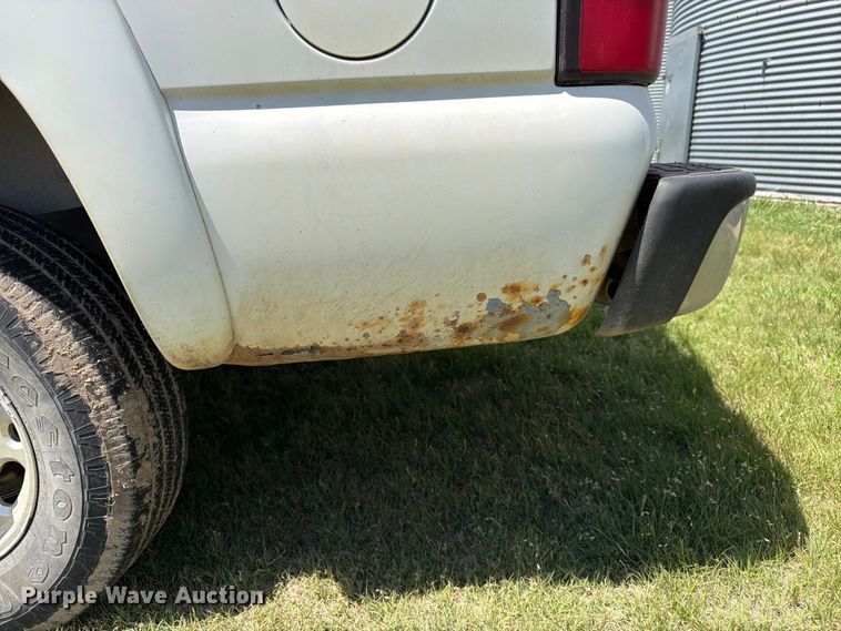 image for item EW4783 2004 Chevrolet Suburban SUV