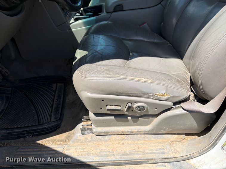 image for item EW4783 2004 Chevrolet Suburban SUV