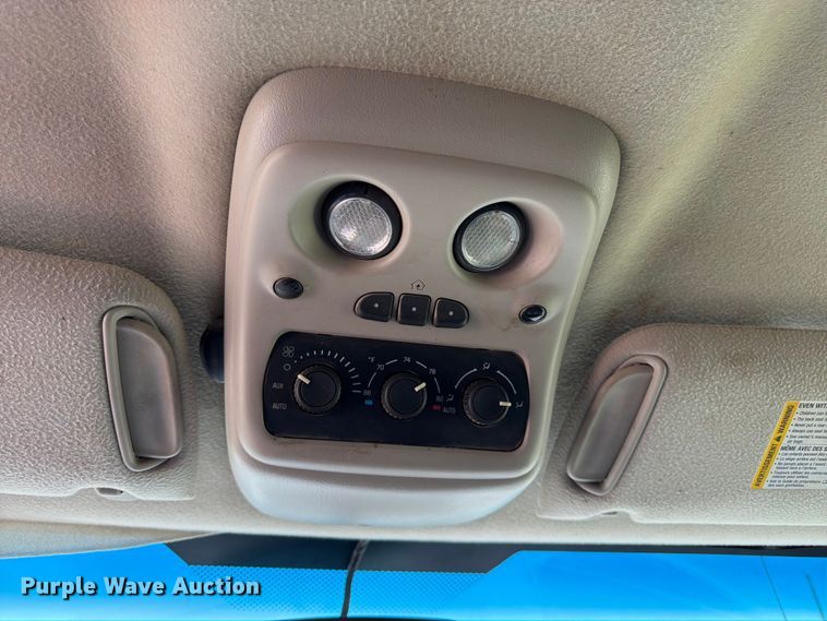 image for item EW4783 2004 Chevrolet Suburban SUV