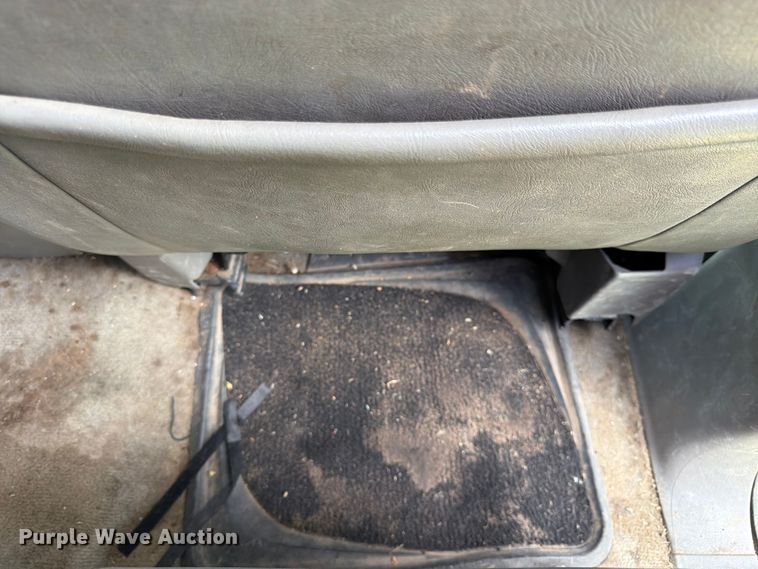 image for item EW4783 2004 Chevrolet Suburban SUV