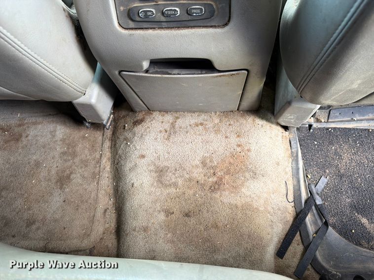 image for item EW4783 2004 Chevrolet Suburban SUV