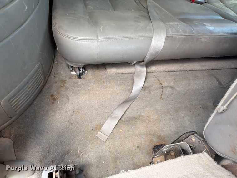 image for item EW4783 2004 Chevrolet Suburban SUV