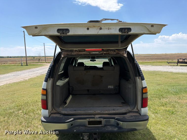 image for item EW4783 2004 Chevrolet Suburban SUV