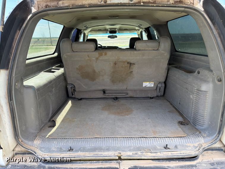image for item EW4783 2004 Chevrolet Suburban SUV