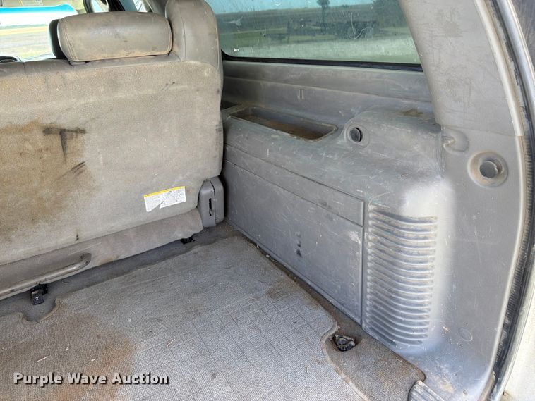 image for item EW4783 2004 Chevrolet Suburban SUV