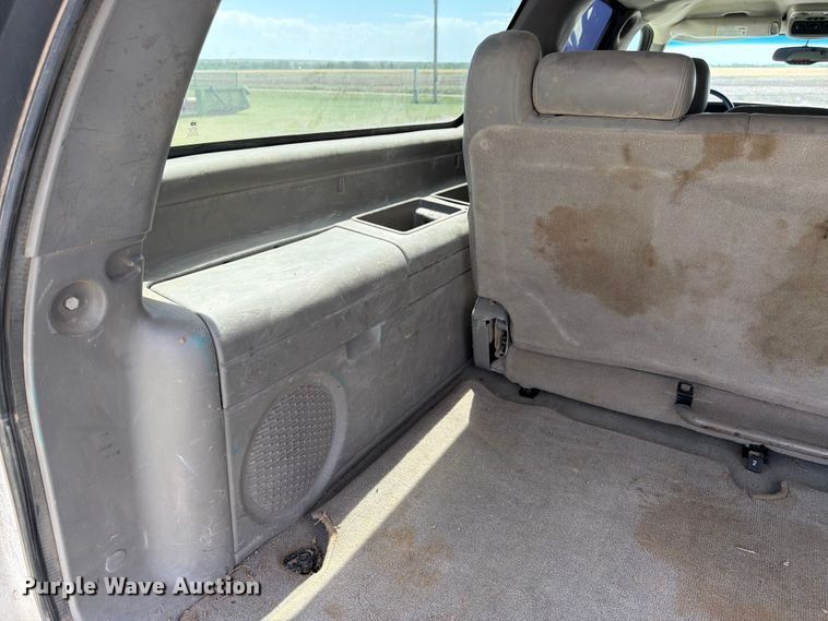 image for item EW4783 2004 Chevrolet Suburban SUV