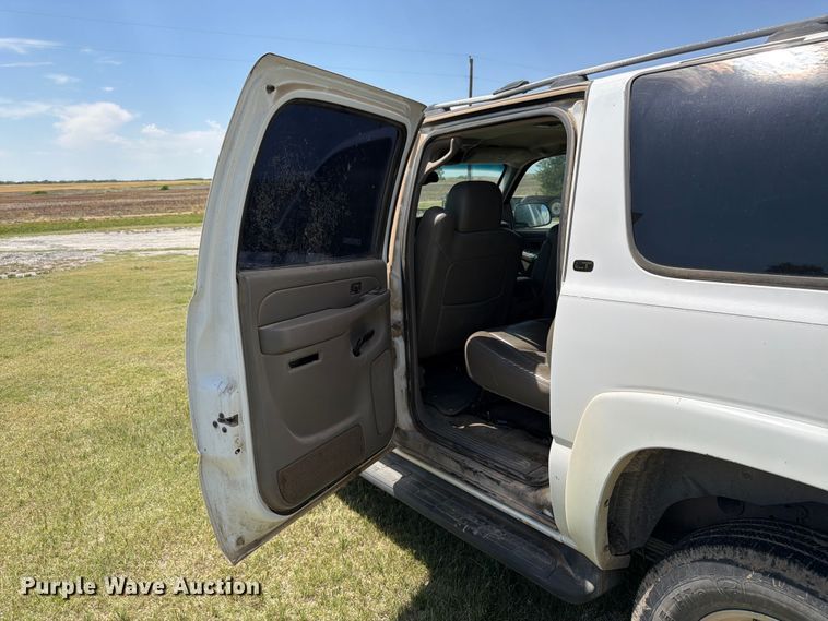 image for item EW4783 2004 Chevrolet Suburban SUV