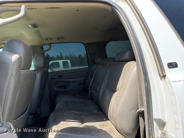 image for item EW4783 2004 Chevrolet Suburban SUV