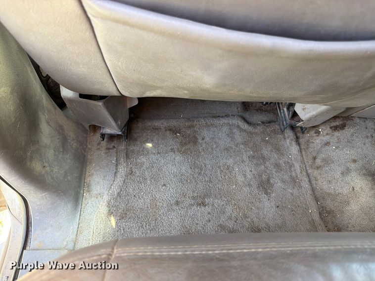 image for item EW4783 2004 Chevrolet Suburban SUV