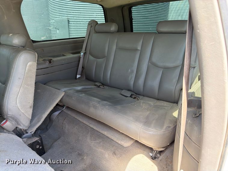 image for item EW4783 2004 Chevrolet Suburban SUV