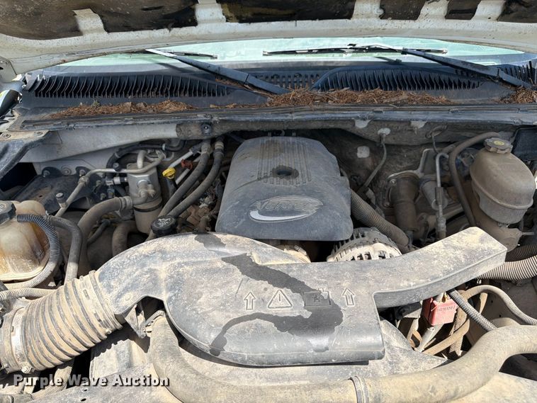 image for item EW4783 2004 Chevrolet Suburban SUV