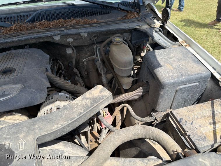 image for item EW4783 2004 Chevrolet Suburban SUV