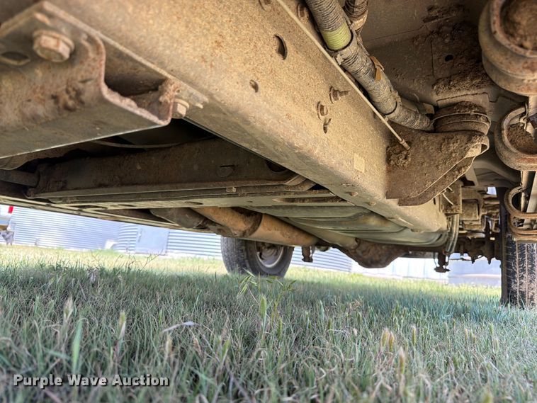 image for item EW4783 2004 Chevrolet Suburban SUV
