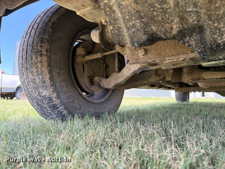 image for item EW4783 2004 Chevrolet Suburban SUV