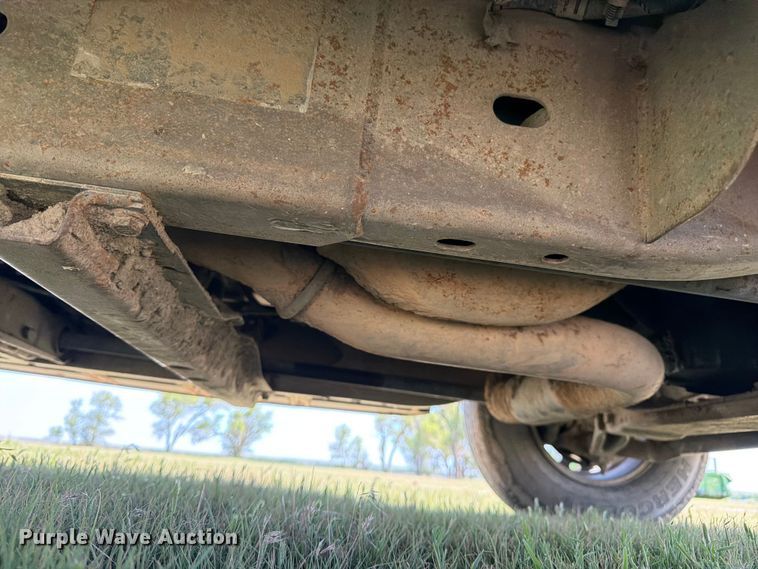 image for item EW4783 2004 Chevrolet Suburban SUV