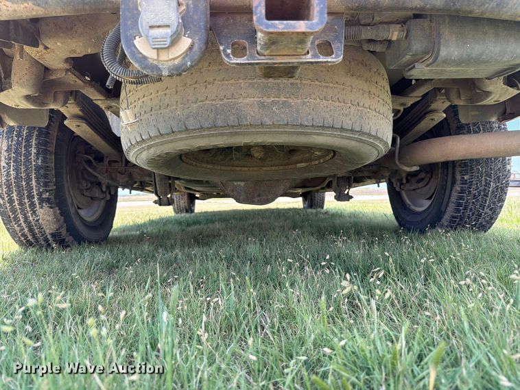 image for item EW4783 2004 Chevrolet Suburban SUV