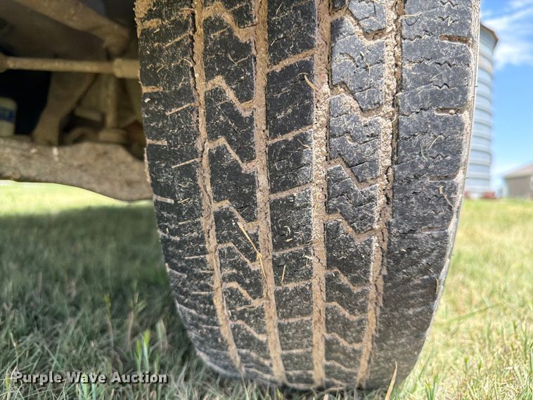 image for item EW4783 2004 Chevrolet Suburban SUV