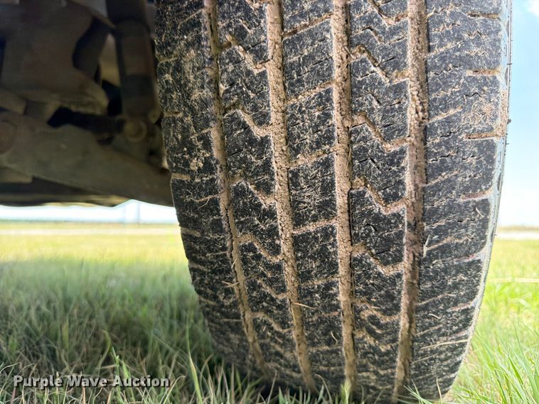 image for item EW4783 2004 Chevrolet Suburban SUV