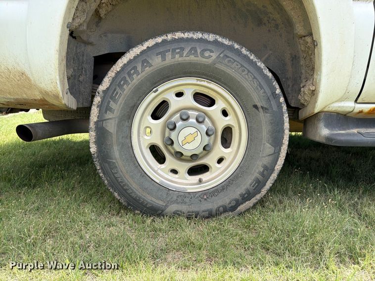 image for item EW4783 2004 Chevrolet Suburban SUV
