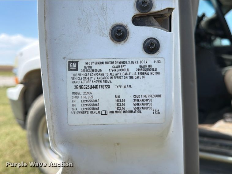 image for item EW4783 2004 Chevrolet Suburban SUV