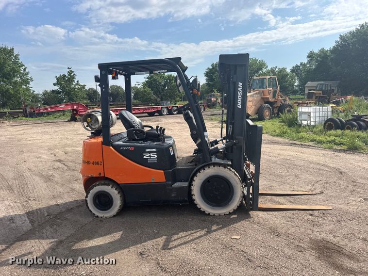 image for item EW4786 Doosan G25-P forklift