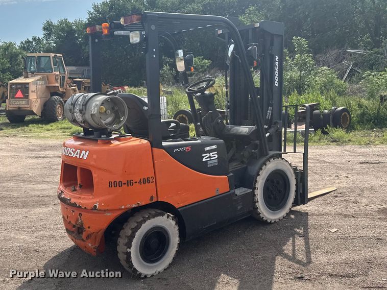 image for item EW4786 Doosan G25-P forklift