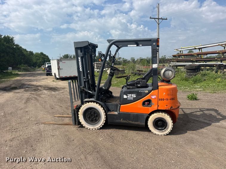 image for item EW4786 Doosan G25-P forklift