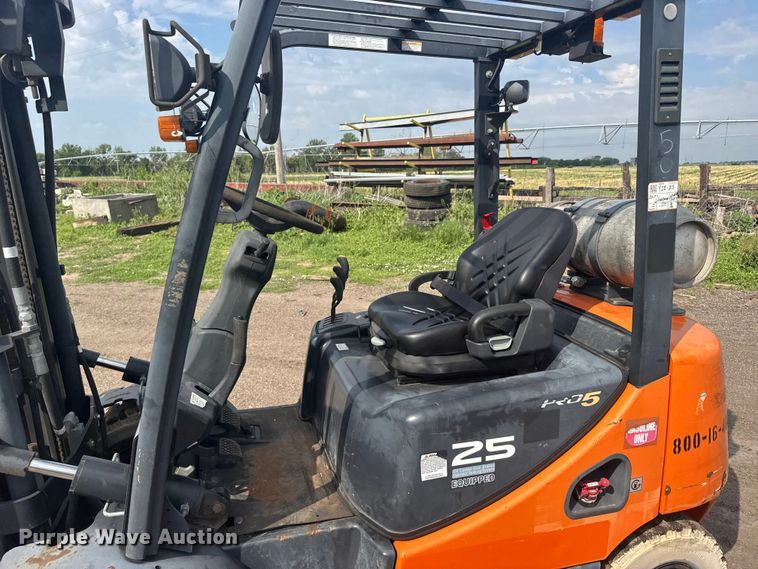 image for item EW4786 Doosan G25-P forklift
