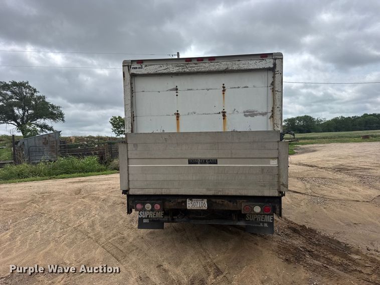 image for item EW4823 2004 Chevrolet Express 3500 box truck