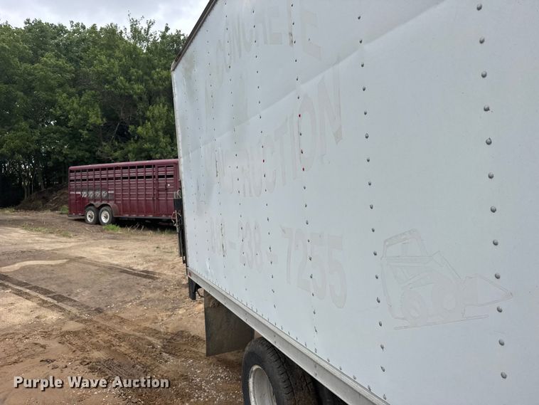 image for item EW4823 2004 Chevrolet Express 3500 box truck