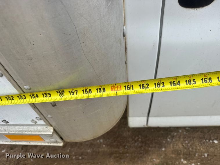 image for item EW4823 2004 Chevrolet Express 3500 box truck