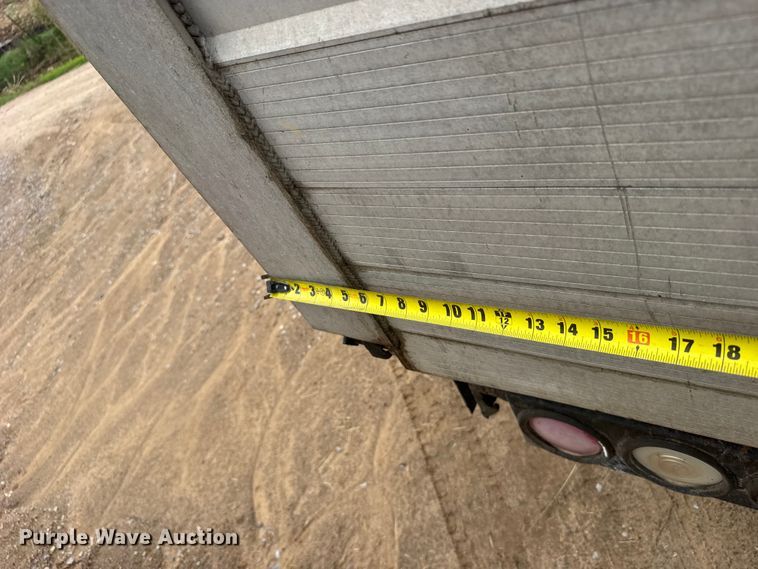 image for item EW4823 2004 Chevrolet Express 3500 box truck