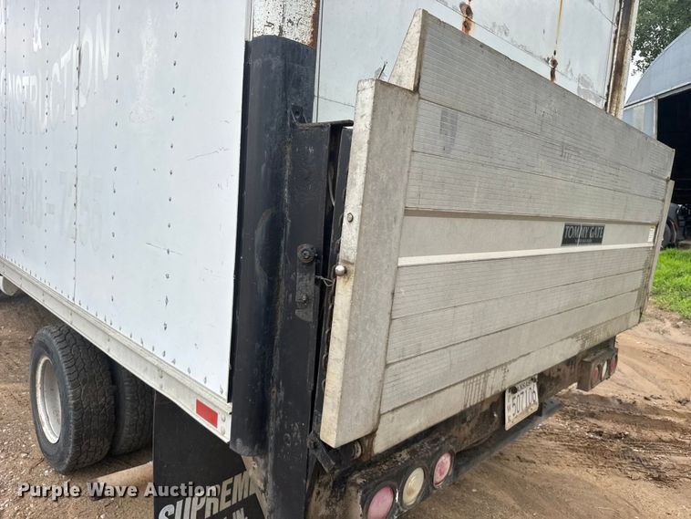 image for item EW4823 2004 Chevrolet Express 3500 box truck