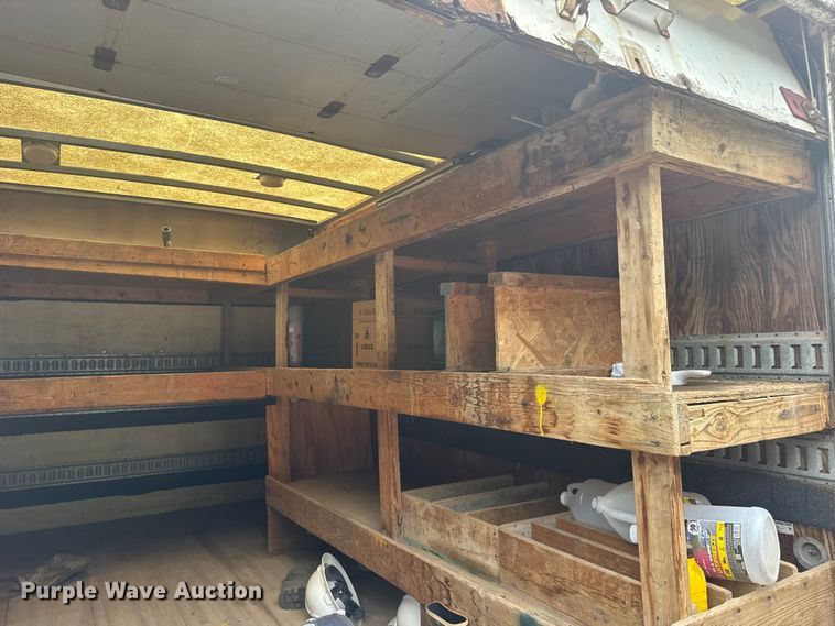 image for item EW4823 2004 Chevrolet Express 3500 box truck
