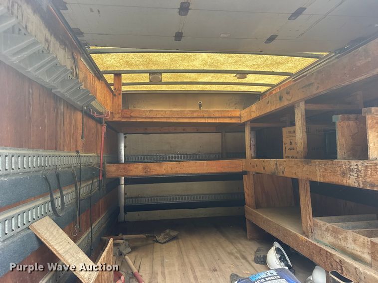 image for item EW4823 2004 Chevrolet Express 3500 box truck