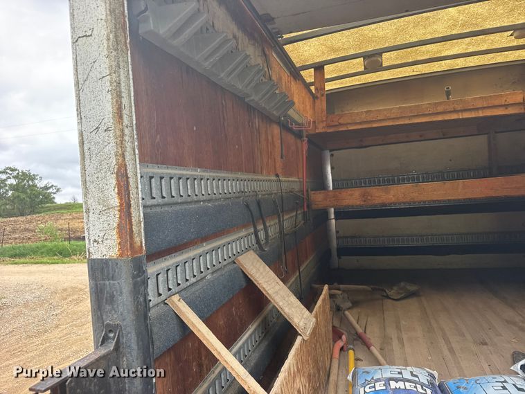 image for item EW4823 2004 Chevrolet Express 3500 box truck