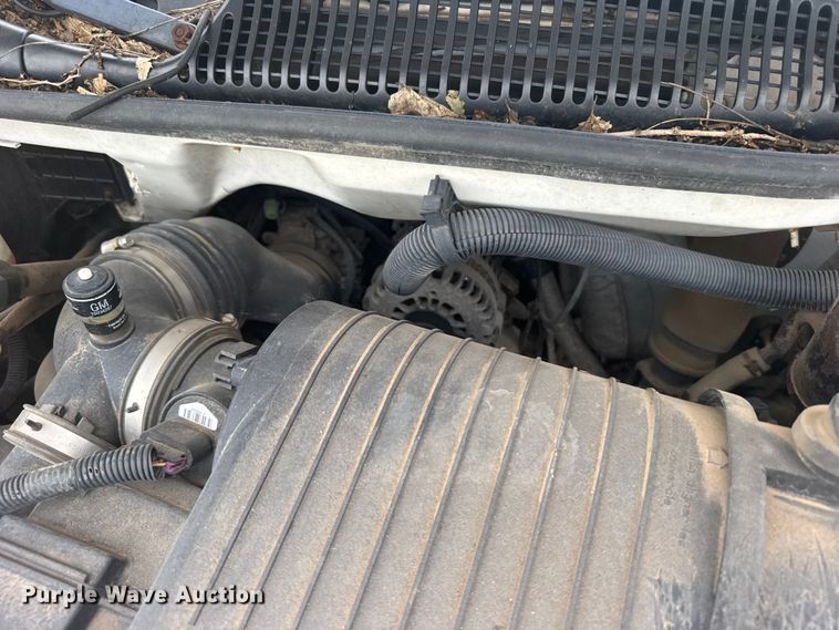 image for item EW4823 2004 Chevrolet Express 3500 box truck
