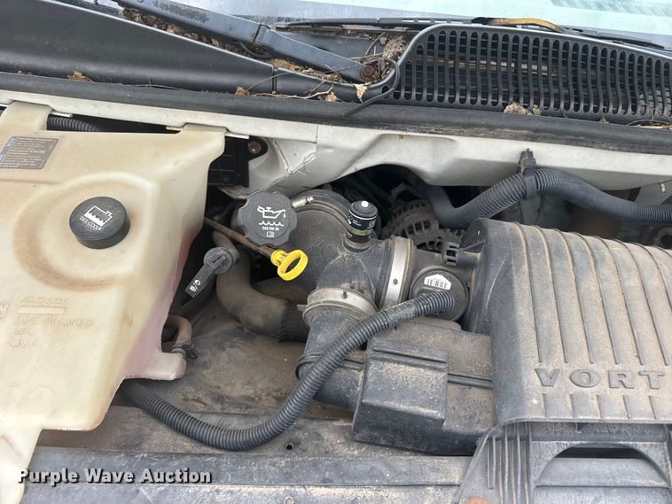 image for item EW4823 2004 Chevrolet Express 3500 box truck