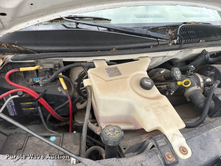 image for item EW4823 2004 Chevrolet Express 3500 box truck