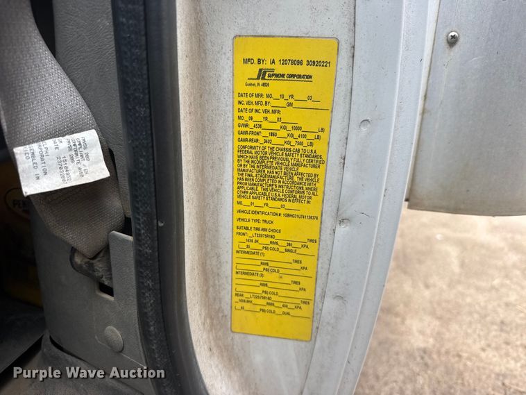 image for item EW4823 2004 Chevrolet Express 3500 box truck