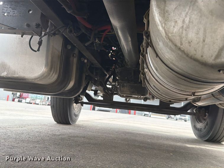 image for item EX0494 2022 International MV607 Crew Cab box truck