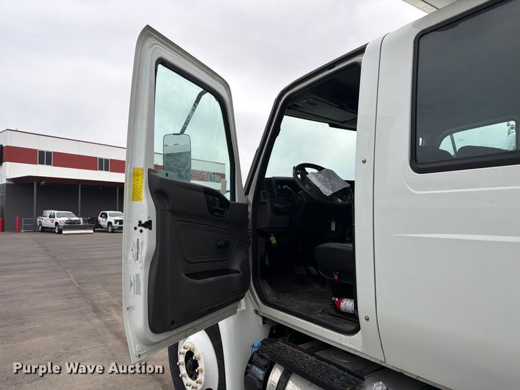 image for item EX0494 2022 International MV607 Crew Cab box truck