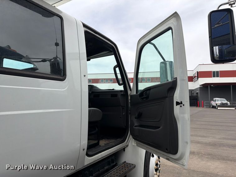 image for item EX0494 2022 International MV607 Crew Cab box truck