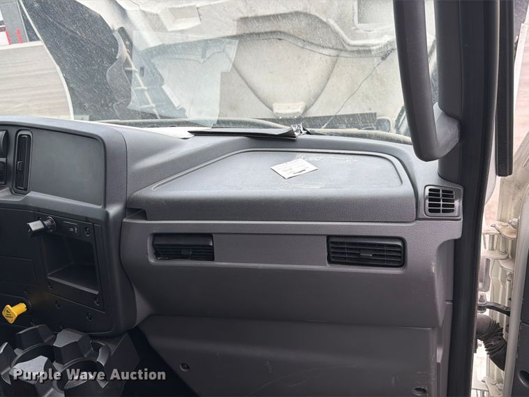 image for item EX0494 2022 International MV607 Crew Cab box truck