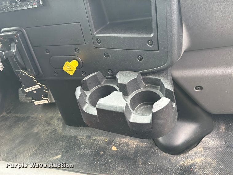 image for item EX0494 2022 International MV607 Crew Cab box truck