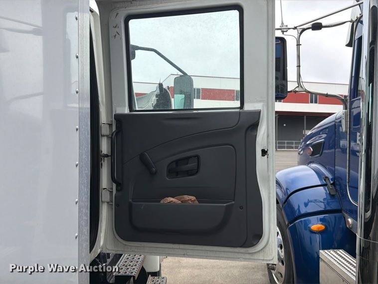 image for item EX0494 2022 International MV607 Crew Cab box truck