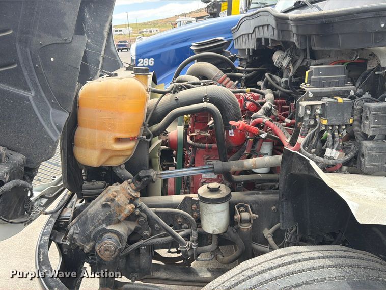 image for item EX0494 2022 International MV607 Crew Cab box truck